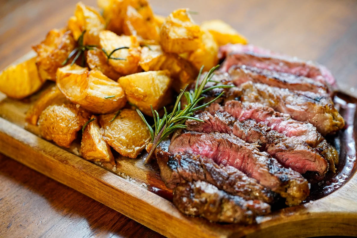 Ancho com batatas do Quintal Parrilla Bar por Vitor Jubini