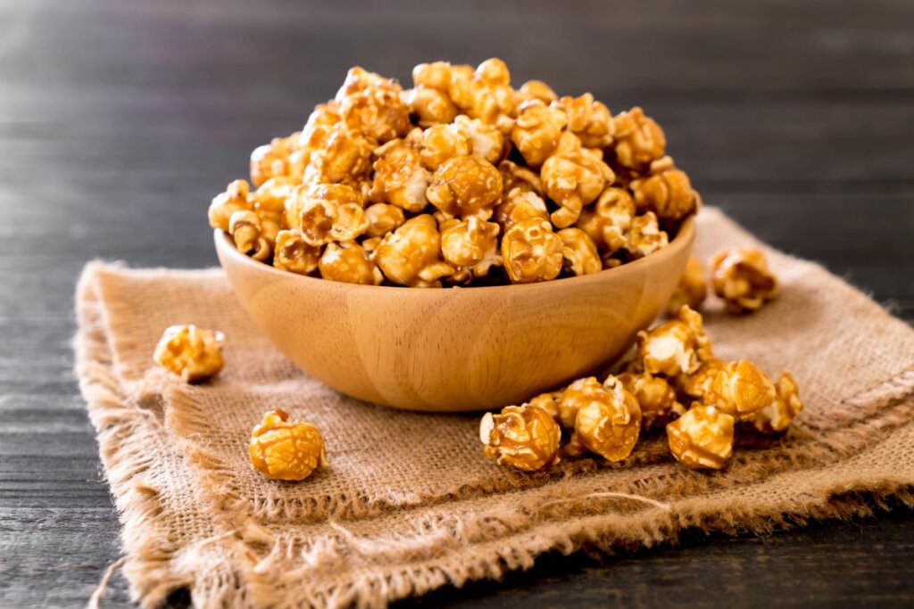 A pipoca doce tem cerca de 47 calorias (Imagem: gowithstock | Shutterstock)