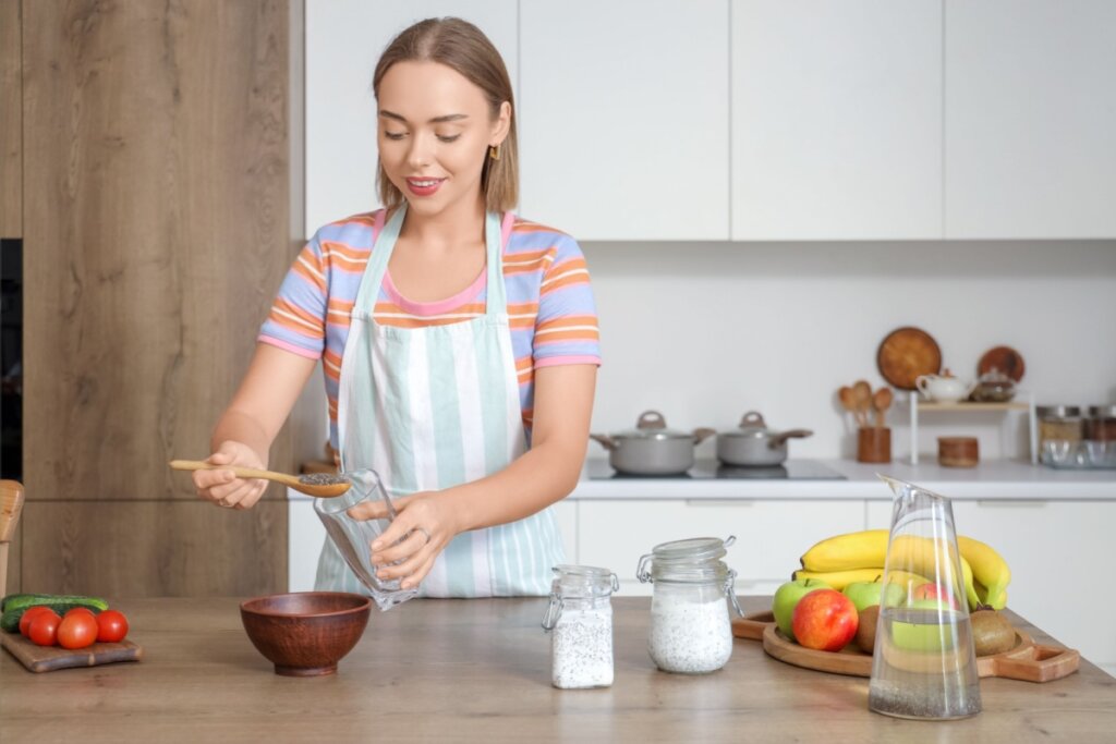 Incluir a chia na alimentação prolonga a sensação de saciedade (Imagem: Pixel-Shot | Shutterstock) 