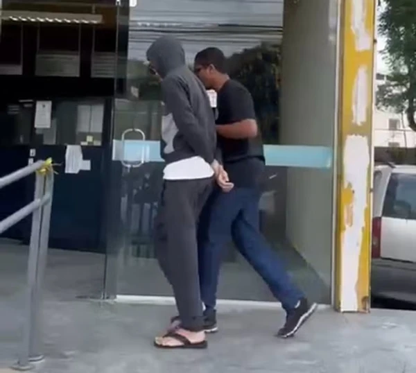 Menor foi apreendido epal polícia e 