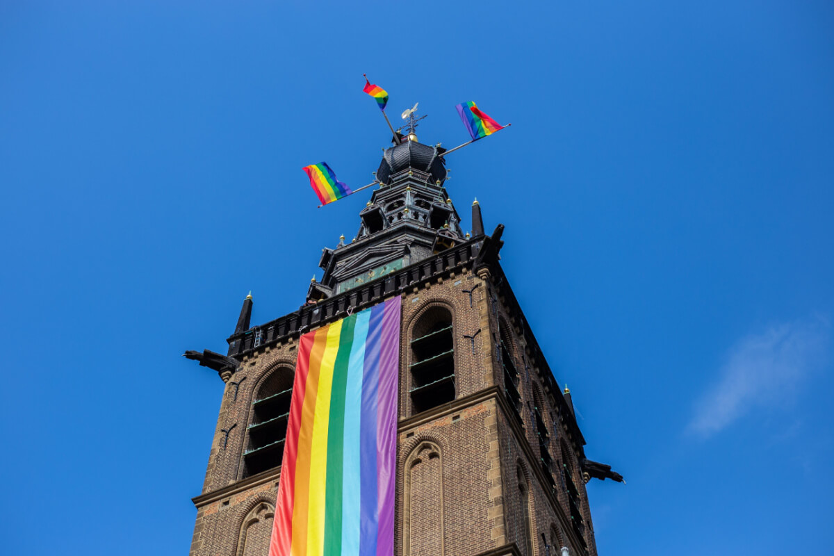 Os direitos da comunidade LGBTQIAPN+ são assegurados em certos países (Imagem: Tanya May | Shutterstock)