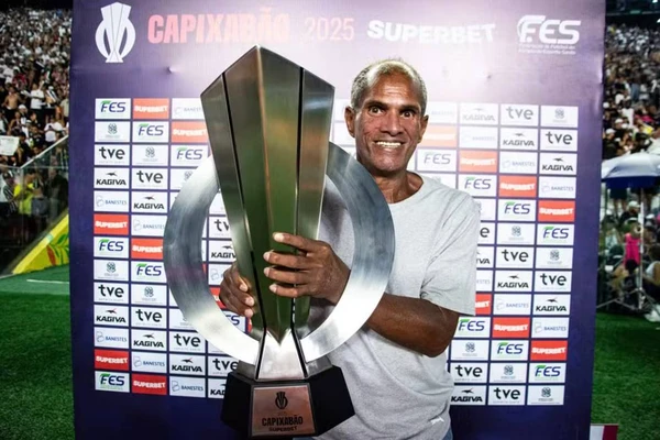 Geovani Silva sofreu parada cardiorrespiratória e está internado na UTI