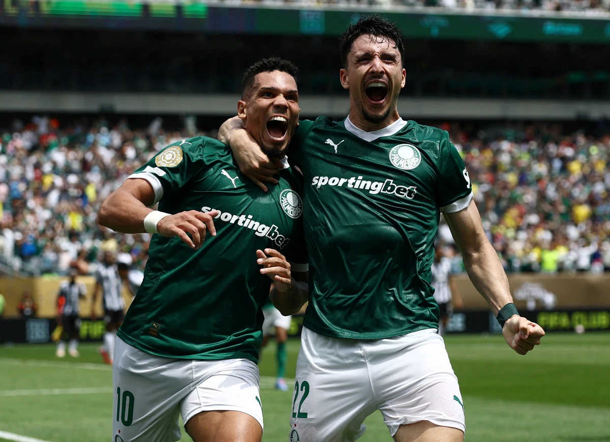 Paulinho fez o gol que garantiu a vitória do Palmeiras sobre o Botafogo e a classificação às quartas de final