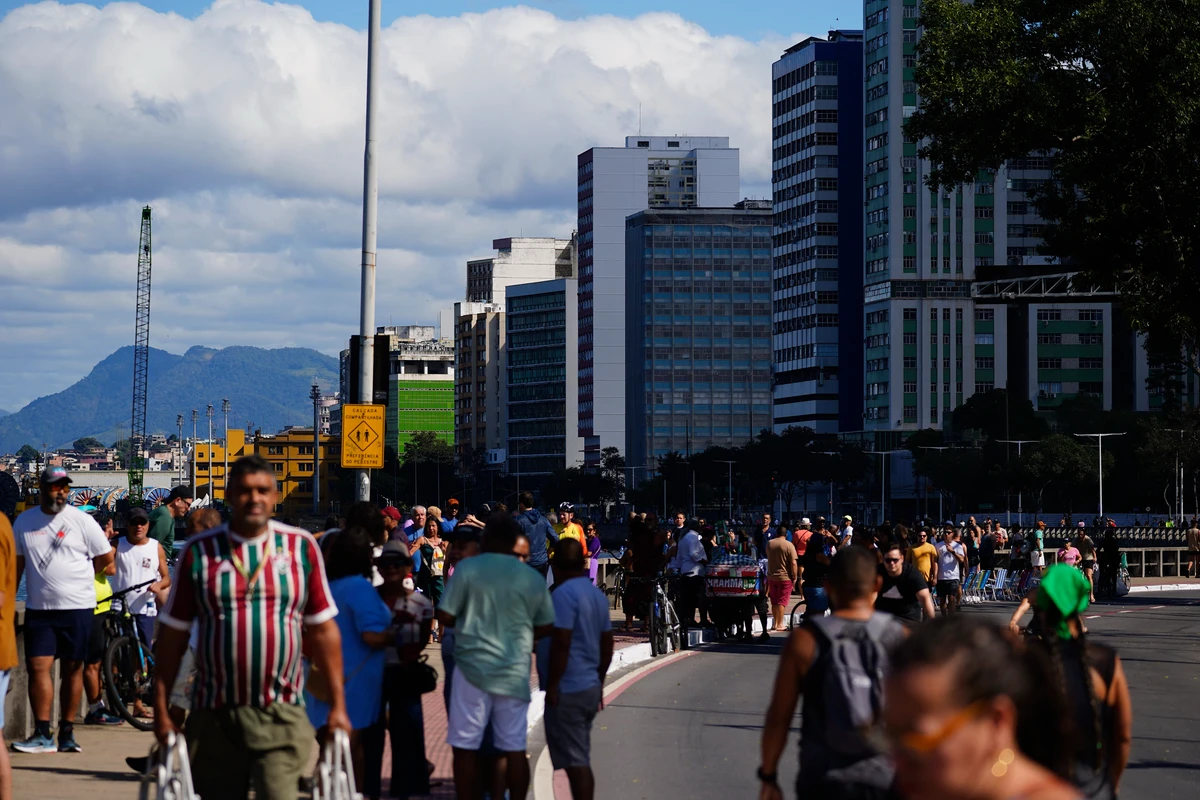Tradicional procissão marítima durante os festejos de São Pedro, padroeiro dos pescadores por Fernando Madeira