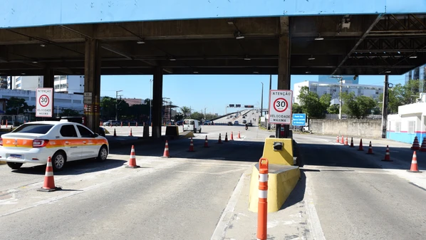 Companhia alerta para riscos na travessia e recomenda que motociclistas evitem cruzar a ponte caso as rajadas aumentem
