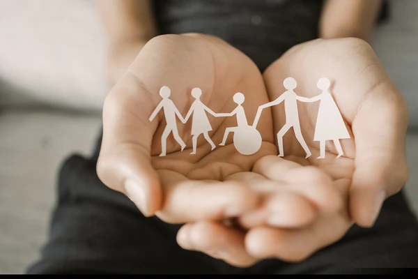 A Lei Brasileira de Inclusão (LBI) busca assegurar e promover igualdade de condições, exercício dos direitos e liberdades fundamentais, inclusão social e cidadania.