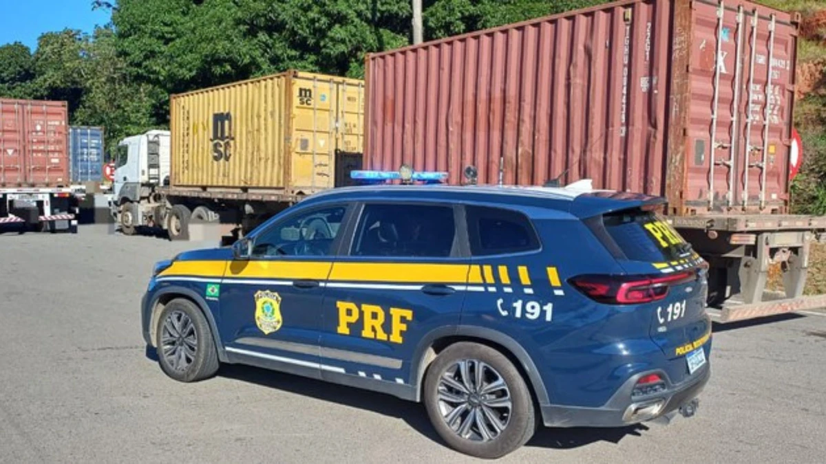 Caminhão flagrado pela PRF transportava rochas ornamentais