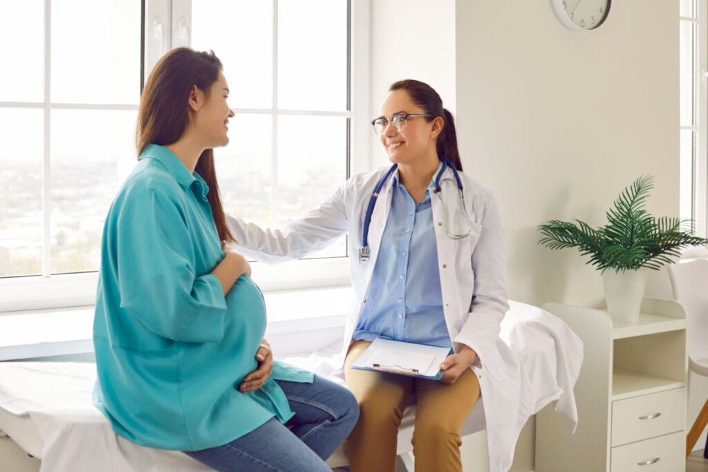 A ginecologia requer delicadeza e respeito pelas pacientes, ideal para os cancerianos com sua natureza sensível (Imagem: Studio Romantic | Shutterstock) 
