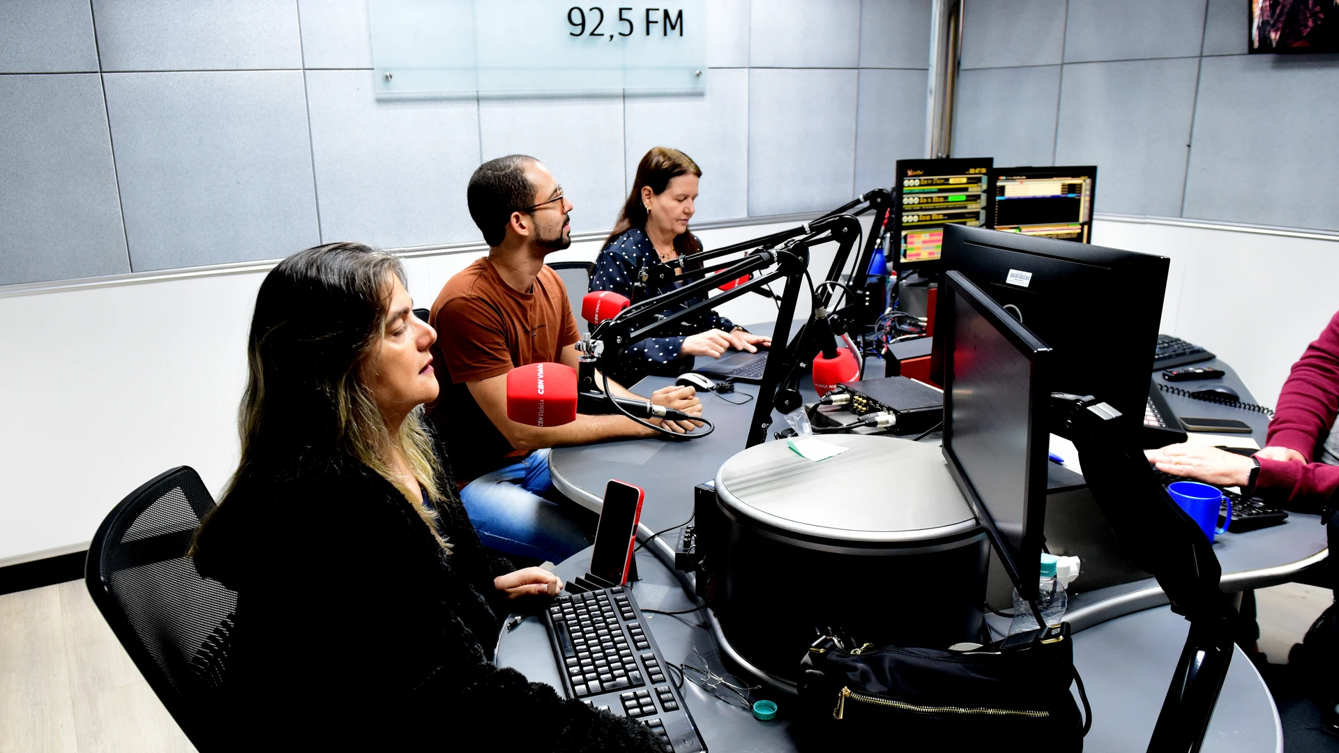 No programa desta terça (01), das 9h30 às 12h, entrevistados e comentaristas debatem os principais assuntos do Espírito Santo e do mundo