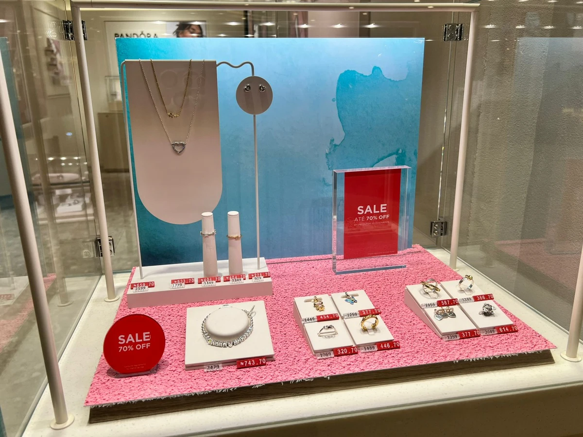 A Pandora também participa com até 70% de desconto em joias banhadas em prata, ouro e ouro rosé.