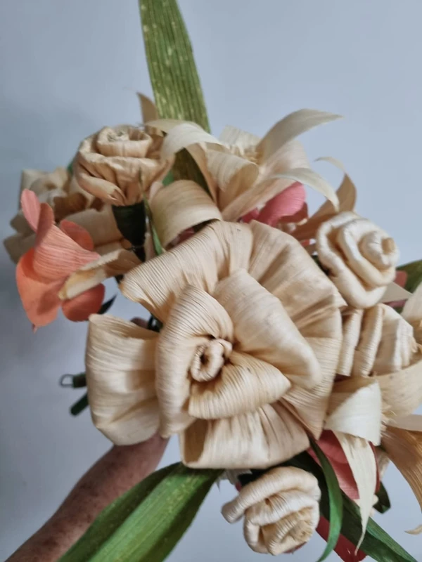 Conheça o trabalho da artesã capixaba que faz cenários para Rede Globo por Mikka Wentz