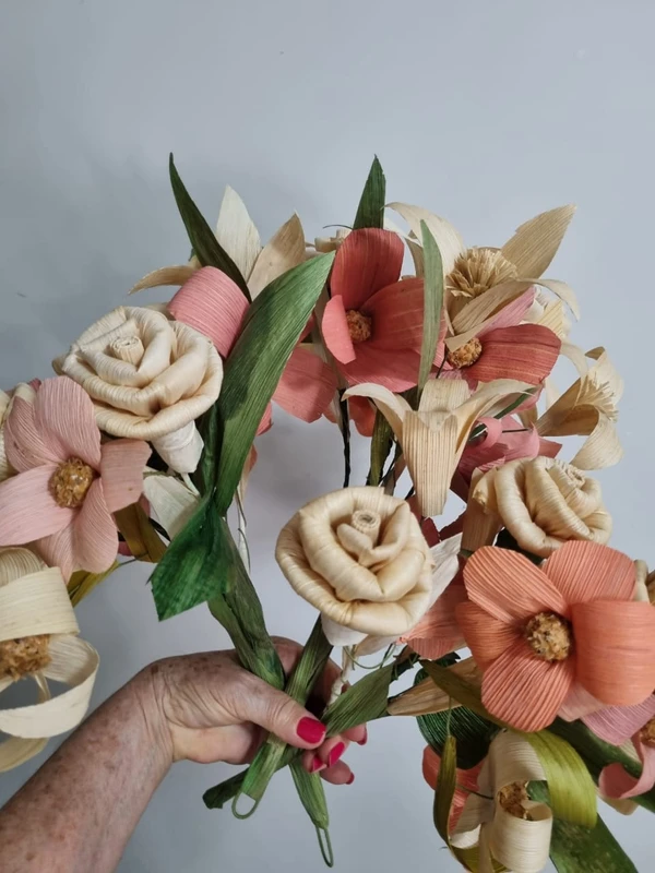 Conheça o trabalho da artesã capixaba que faz cenários para Rede Globo por Mikka Wentz