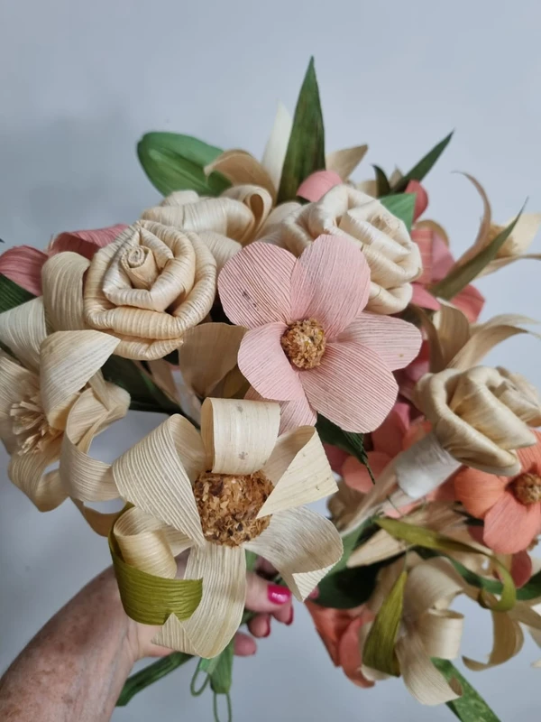 Conheça o trabalho da artesã capixaba que faz cenários para Rede Globo por Mikka Wentz