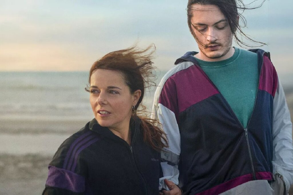 “Pedaço De Mim” mostra a história de uma mãe que precisa escolher entre as próprias necessidades e as do filho adulto com deficiência (Imagem: Reprodução digital | Filmes do Estação)