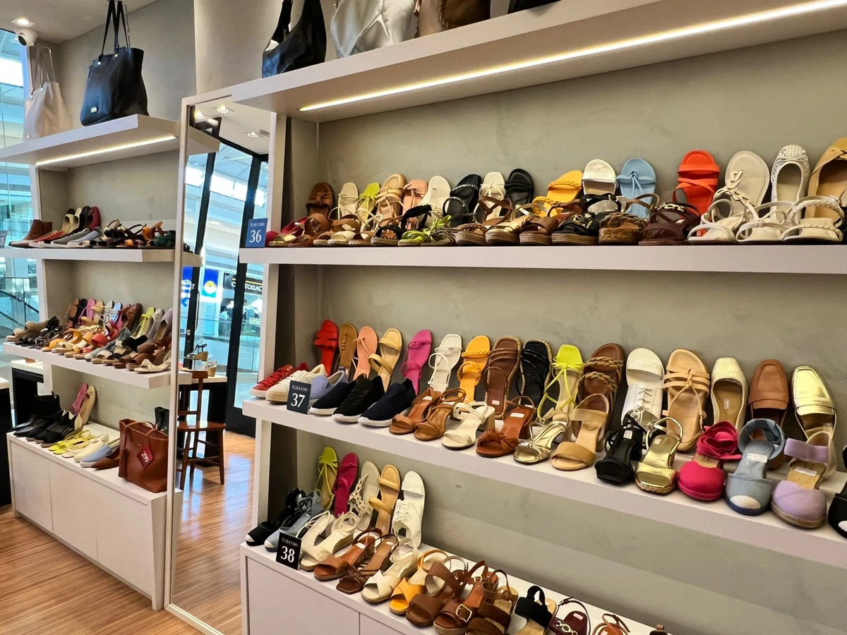 Entre os destaques, o setor de calçados apresenta grandes oportunidades.  por Shopping Vitória/Divulgação