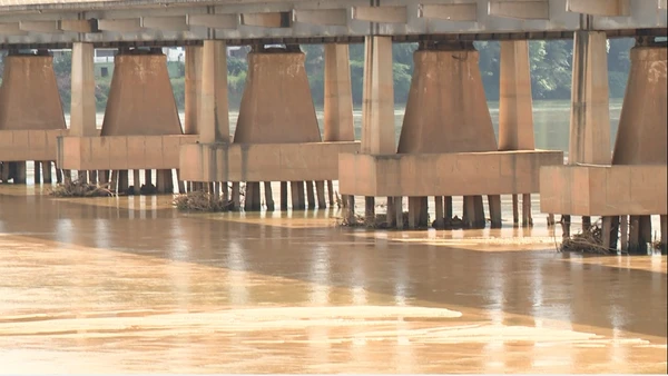 Estrutura da Ponte Florentino Avidos, em Colatina, sendo vistoriada pelo Crea-ES