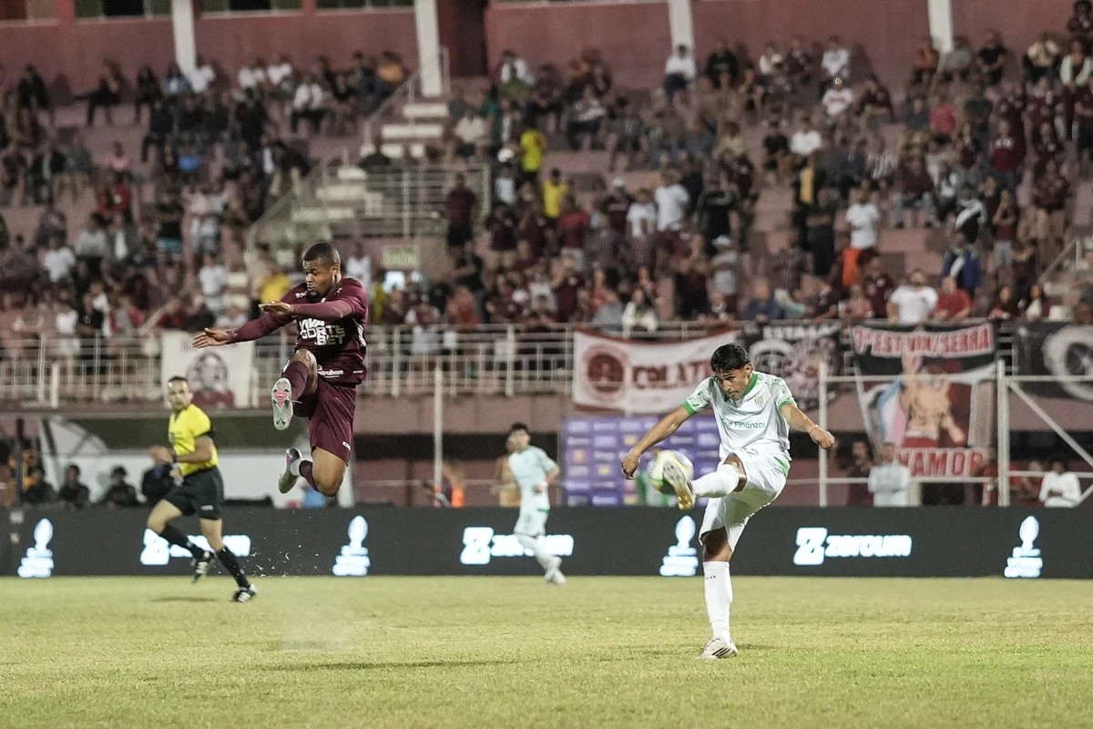 Desportiva 0 x 1 Banfield pela Copa Vitória Cup no estádio Engenheiro Araripe por Vitor Jubini