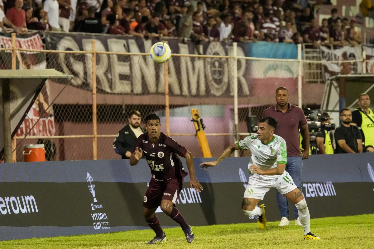 Desportiva 0 x 1 Banfield pela Copa Vitória Cup no estádio Engenheiro Araripe por Vitor Jubini
