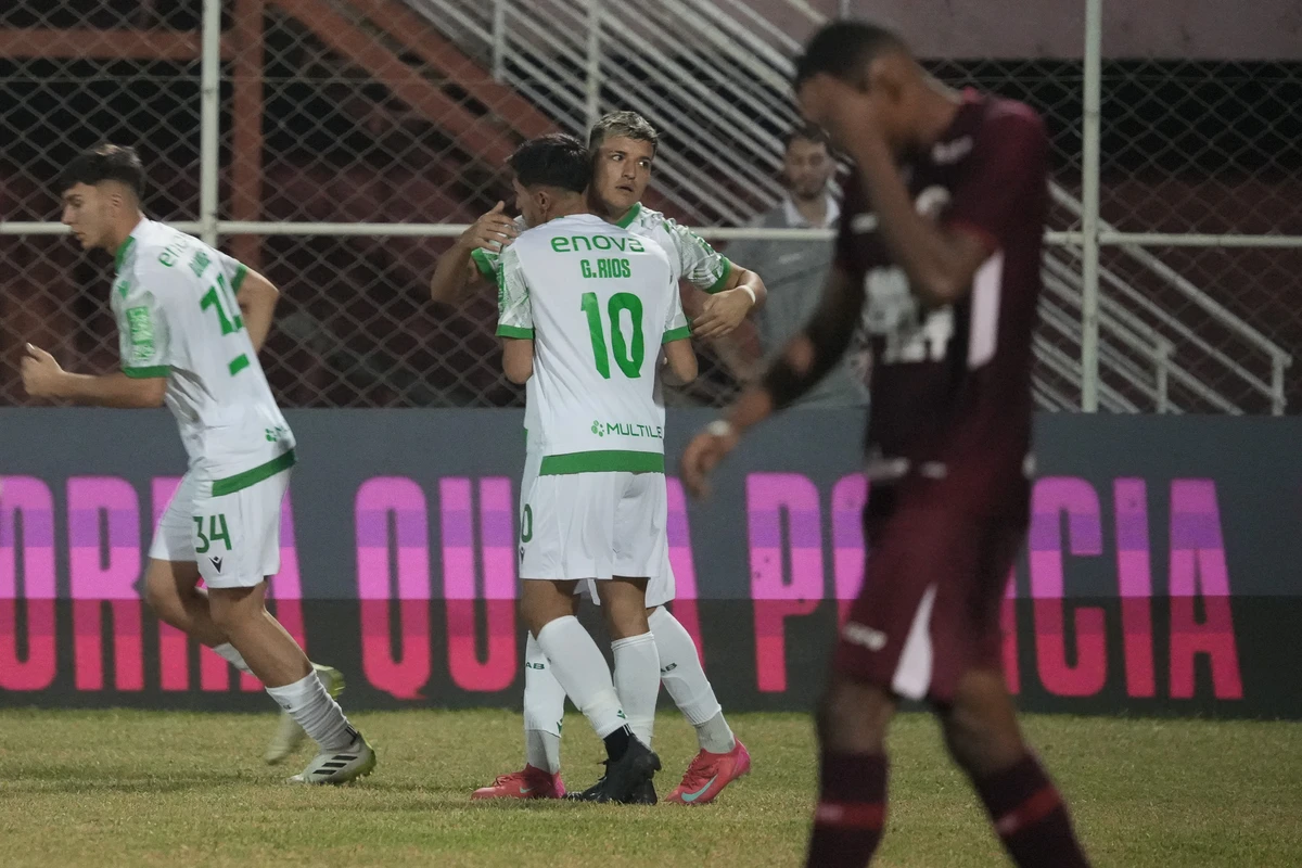 Desportiva 0 x 1 Banfield pela Copa Vitória Cup no estádio Engenheiro Araripe por Vitor Jubini