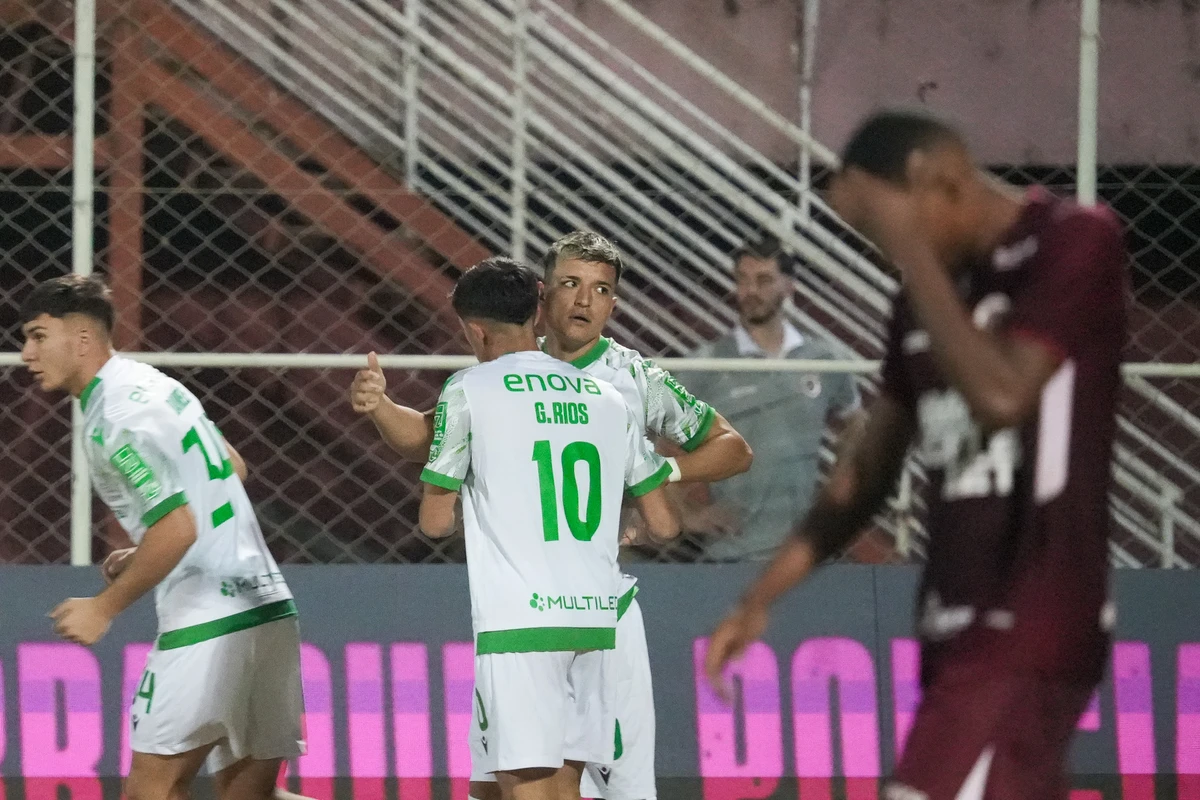 Desportiva 0 x 1 Banfield pela Copa Vitória Cup no estádio Engenheiro Araripe por Vitor Jubini