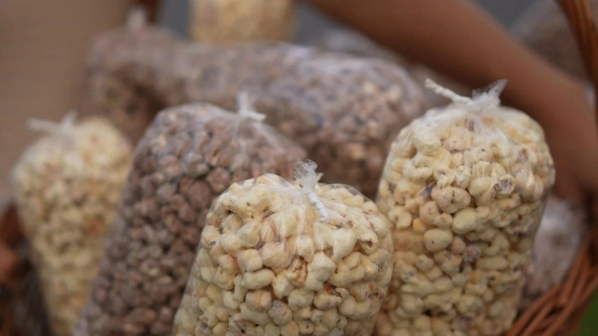 Larissia vende pipocas gourmet de três sabores diferentes