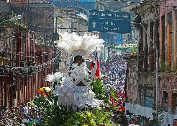 O caboclo e a cabocla são entidades louvadas nos festejos de 2 de julho na Bahia