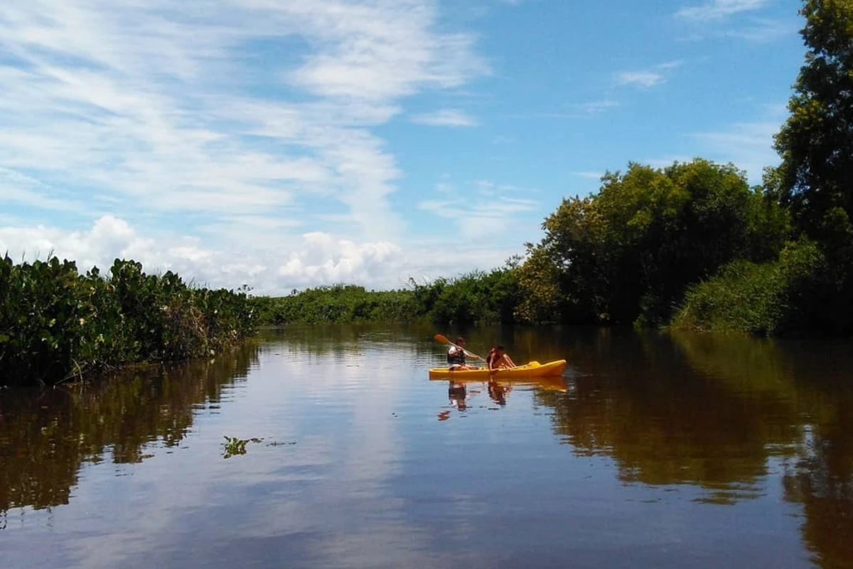 Rio Itaúnas de caiaque