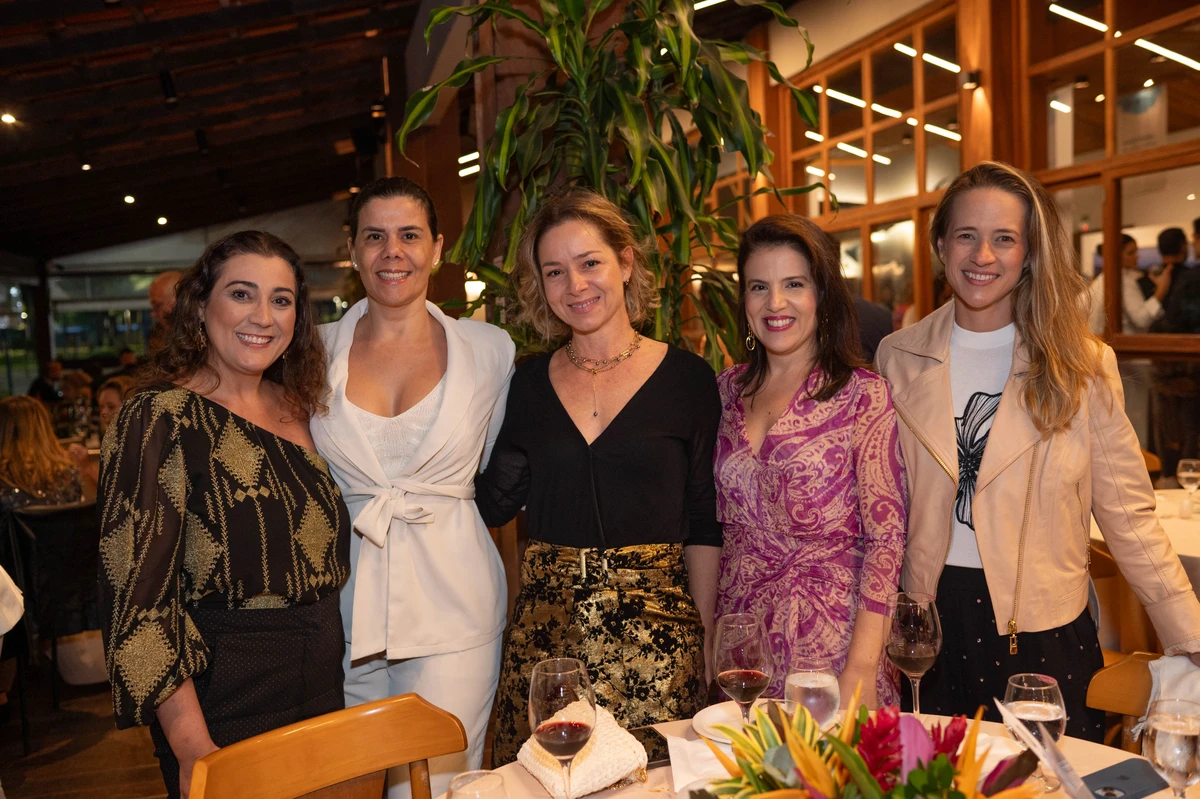 Larissa Tardim, Grasielli Hemerlly, Clarice Chieppe, Bia Menezes e Patyl Pimentel