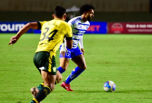 Cruzeiro x Defensa y Justícia, pela Vitória Cup no Kleber Andrade por Carlos Alberto Silva