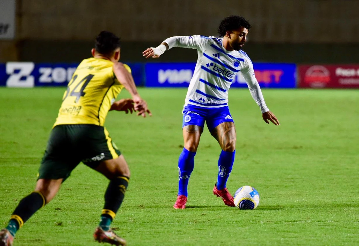 Cruzeiro x Defensa y Justícia, pela Vitória Cup no Kleber Andrade por Carlos Alberto Silva