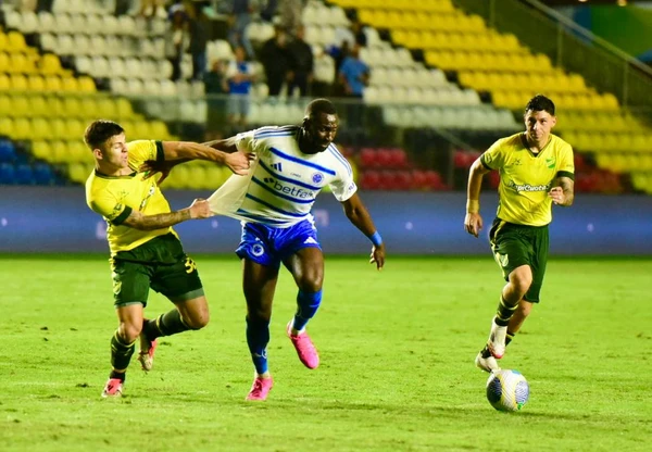 Cruzeiro x Defensa y Justícia, pela Vitória Cup no Kleber Andrade por Carlos Alberto Silva