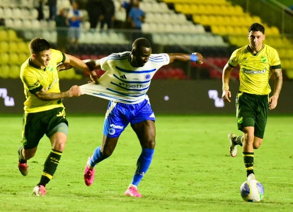 Cruzeiro x Defensa y Justícia, pela Vitória Cup no Kleber Andrade por Carlos Alberto Silva