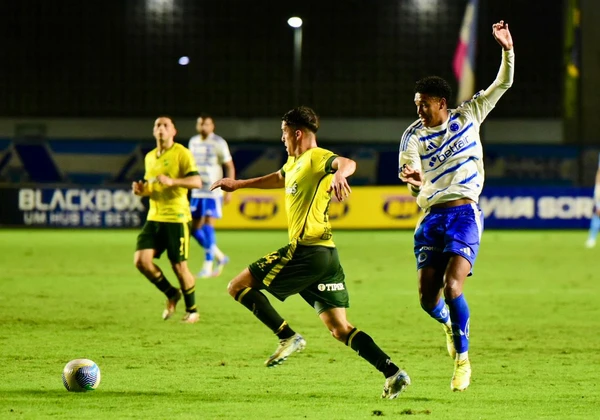 Cruzeiro x Defensa y Justícia, pela Vitória Cup no Kleber Andrade por Carlos Alberto Silva