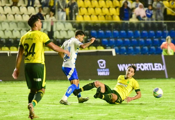 Cruzeiro x Defensa y Justícia, pela Vitória Cup no Kleber Andrade por Carlos Alberto Silva