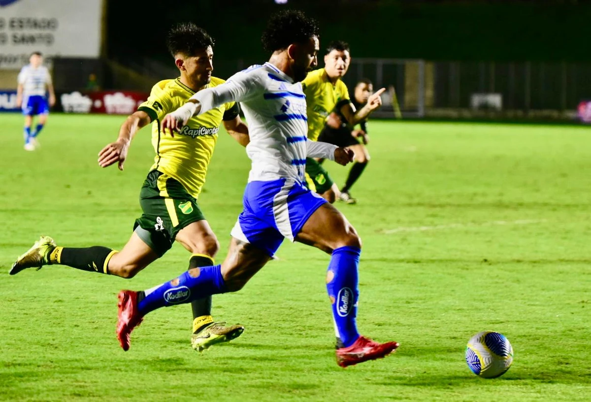 Cruzeiro x Defensa y Justícia, pela Vitória Cup no Kleber Andrade por Carlos Alberto Silva