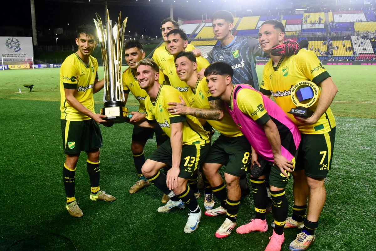 Cruzeiro x Defensa y Justícia, pela Vitória Cup no Kleber Andrade por Carlos Alberto Silva