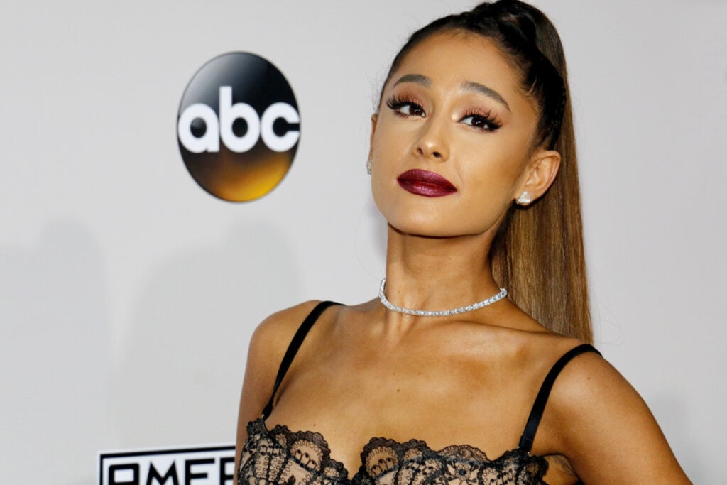 Ariana Grande fez sua estreia no cinema com o filme &#8220;Wicked&#8221; e recebeu sua primeira indicação ao Oscar (Imagem: Tinseltown | Shutterstock)