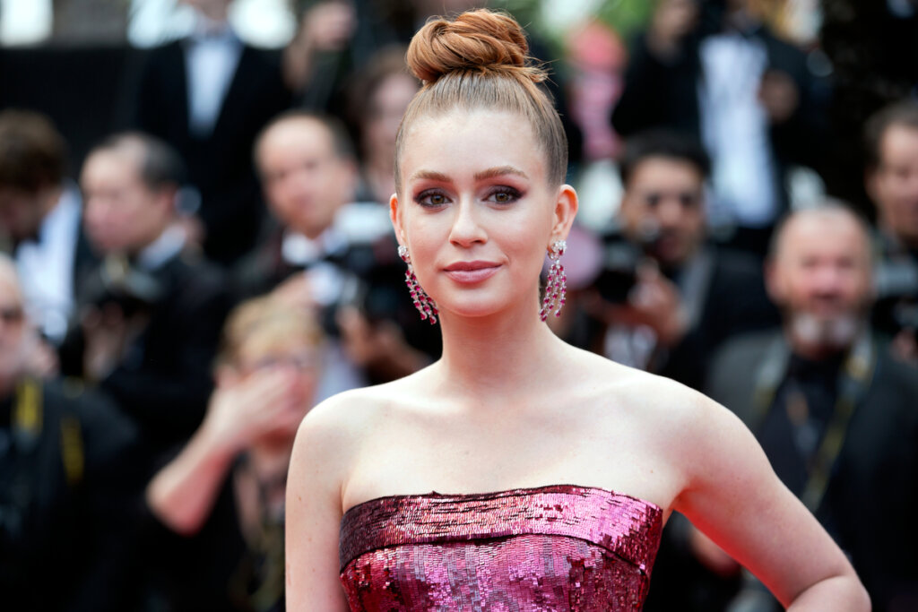 Marina Ruy Barbosa foi reconhecida como ícone global da moda no The EMIGALA (Imagem: Andrea Raffin | Shutterstock)