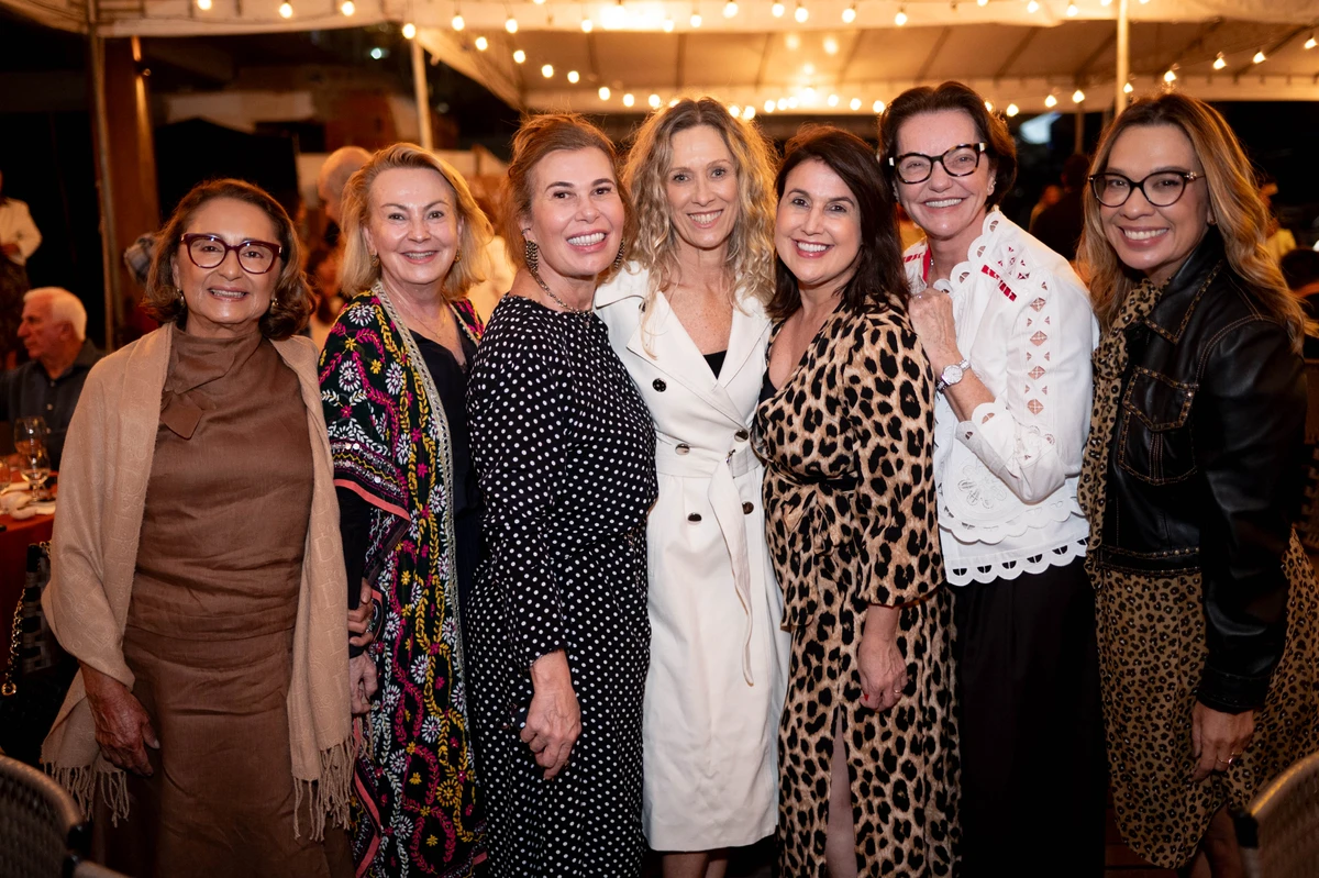 Nazaré Neves, Beth Dalcolmo, Edilene Chieppe, Ana Claudia Cardozo, Renata Rasseli, Eulália Chieppe e Andréia Lopes