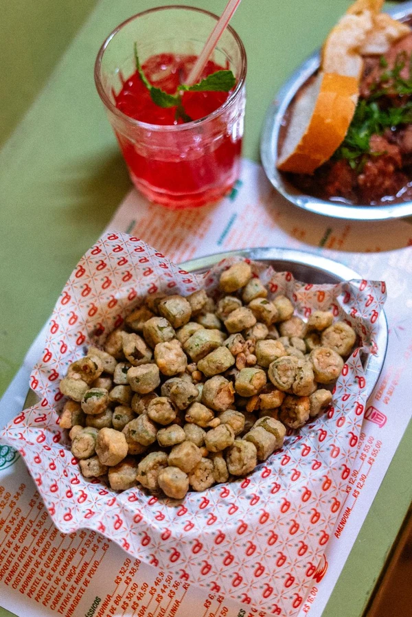 Quiabo pipoca por Ciro Trigo 