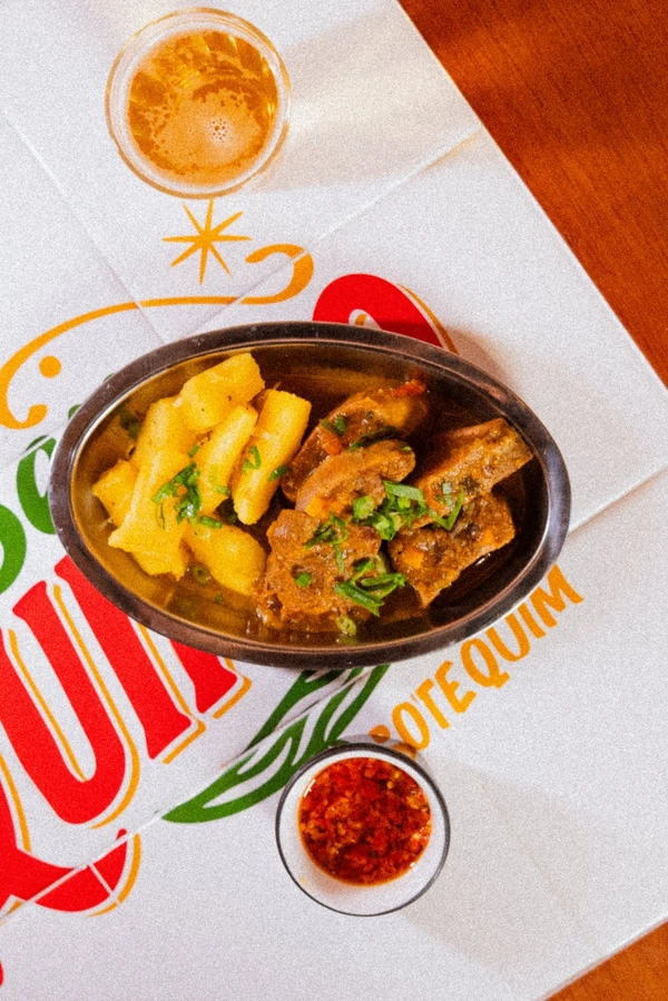 Língua com de boi com batata  por Ciro Trigo 