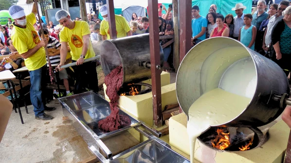 Para cada fachada decorada com elementos inspirados na tradicional festa, será doado o valor de R$ 10 a instituições locais
