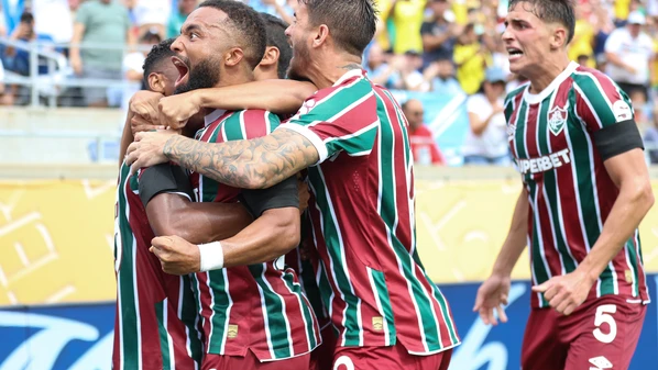 A primeira lembrança é uma partida entre o Estrela e o Botafogo, com o estádio lotado. O time carioca veio praticamente completo, em época que só o futebol do Rio era acompanhado por aqui.  Em campo, Garrincha fez miséria