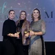 A sommelière Andreia Gentilini da Amitié com Roberta Girelli e Tatiana Puppim