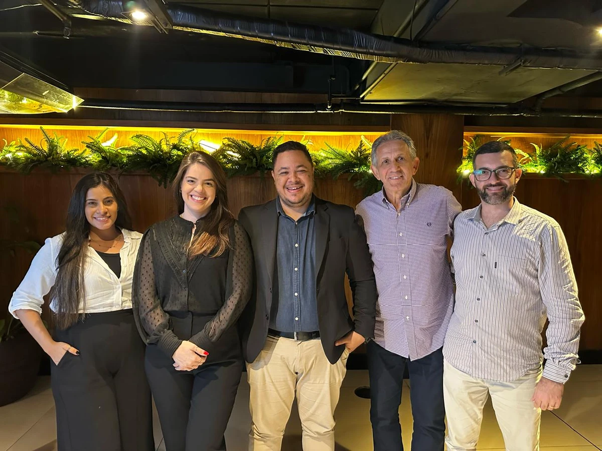 Otacílio Pedrinha com Maria Luiza Santos, Samira Souza, Paulo Santana, da Meridional Saúde, e Raphael Vieira.