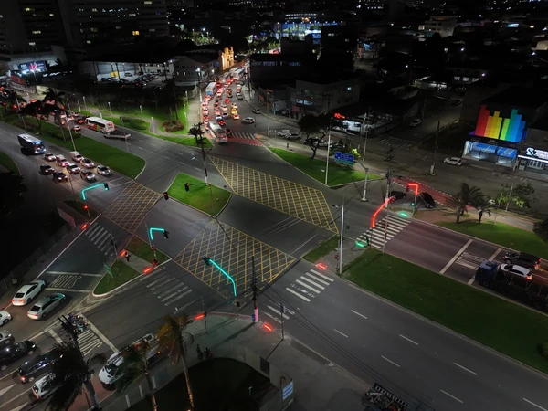 Semáforos inteligentes reduzem tempo gasto no trânsito na Serra