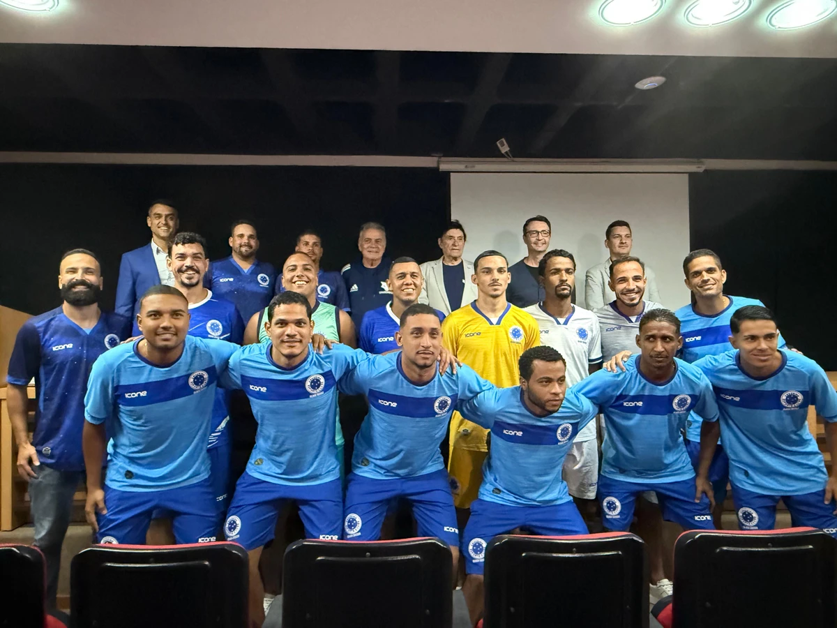 Time e diretoria do Cruzeiro Beach Soccer