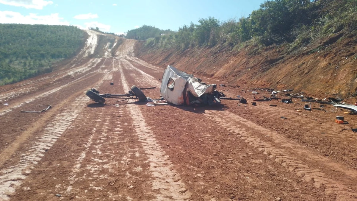 Acidente interdita trecho da BR 101 na Serra por Leitor A Gazeta