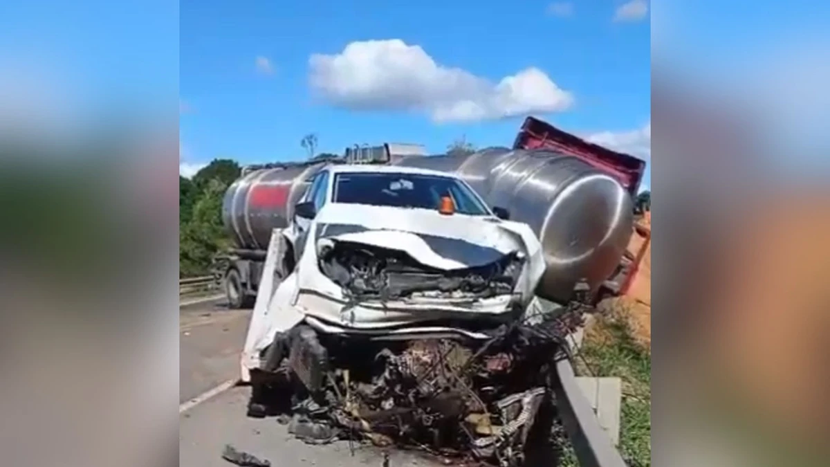 Acidente interdita trecho da BR 101 na Serra por Leitor A Gazeta