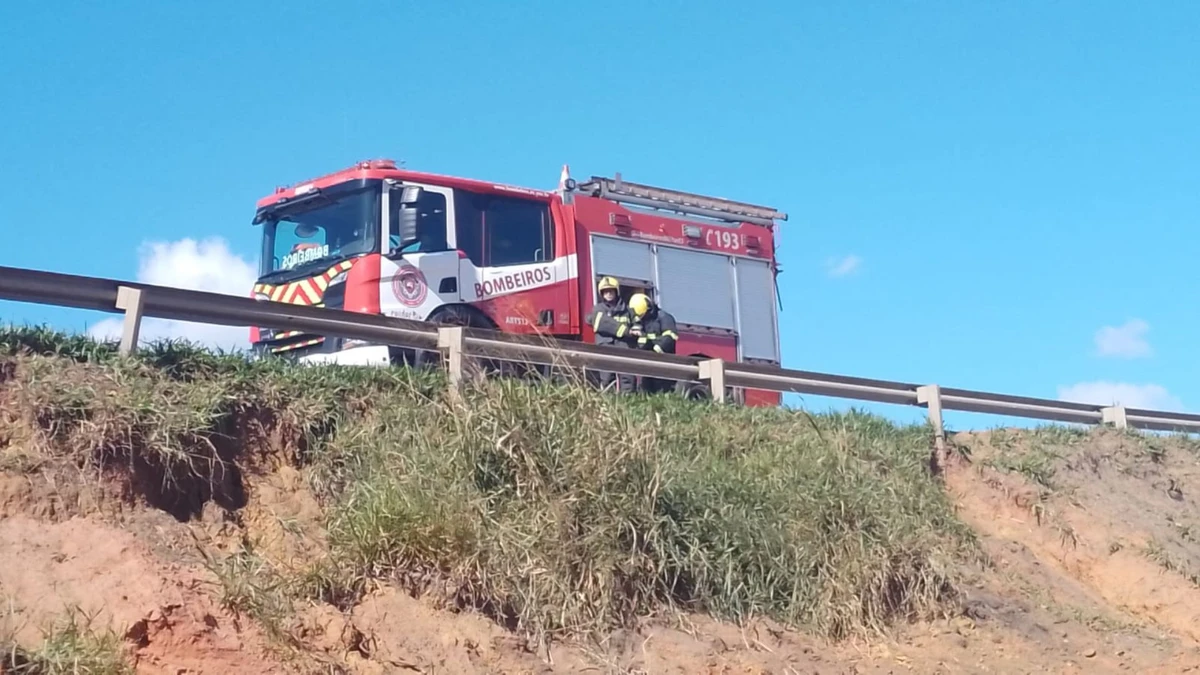 Acidente interdita trecho da BR 101 na Serra por Leitor A Gazeta